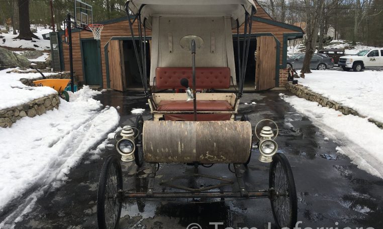 1902 Curved dash Oldsmobile replica by Merry Olds